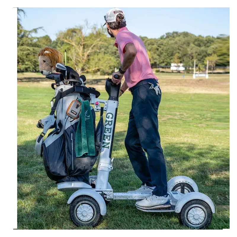 Grenn Board - trottinette porte-sac vue de coté parcours- Golf Plus Grenn Board - trottinette porte-sac vue de coté parcours- Golf Plus