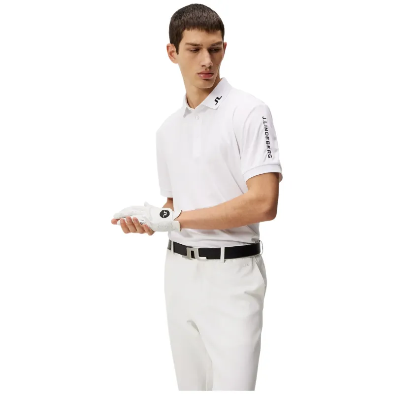 Lindeberge - Polo Tour Tech Blanc Logo Manche Reg Fit - Golf Plus Lindeberge - Polo Tour Tech Blanc Logo Manche Reg Fit - Golf Plus