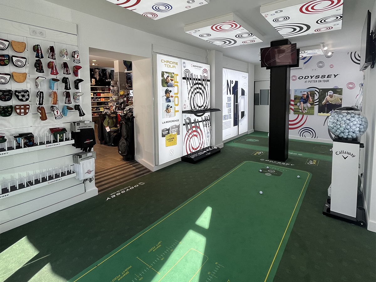 Test putters Odyssey